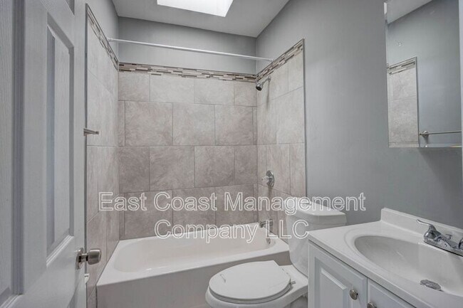 Building Photo - 1314 N Kenwood Ave