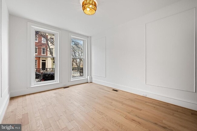 Building Photo - 1202 Bolton St