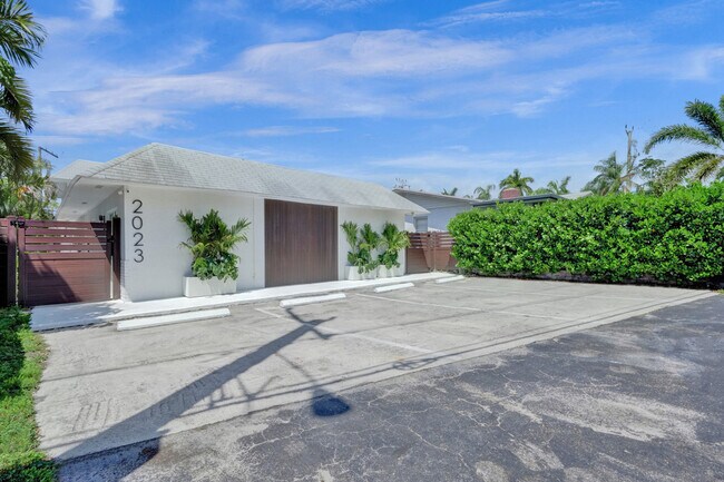 Building Photo - 2023 Miami Rd