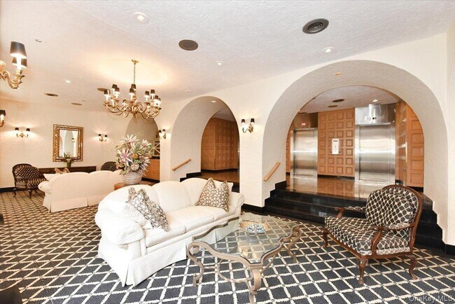 Building Photo - 18-15-18215 215th St