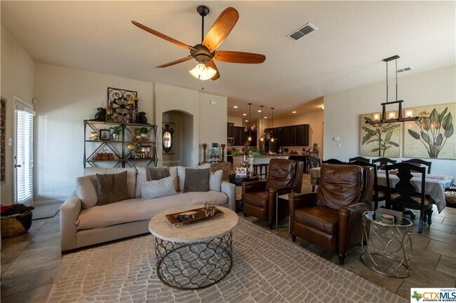 Building Photo - 5633 Briar Fld