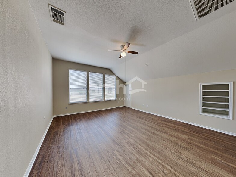 Building Photo - 58 N Highland Dr