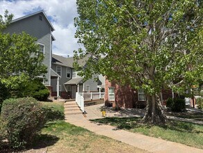 Building Photo - 2 bedroom Condo close to UCCS