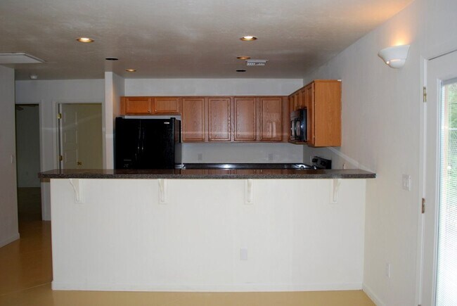 Building Photo - Modern 4 Bed 5 Bath Near UofA – Private Baths & Off-Street Parking