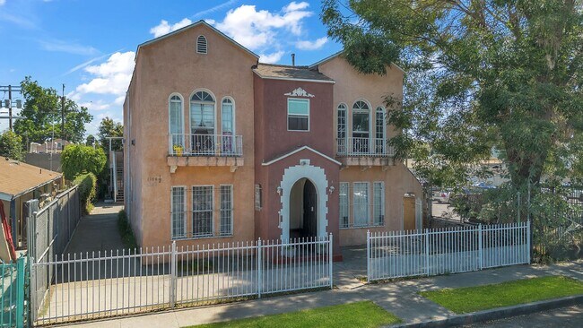 Building Photo - 1166 E 43rd Pl