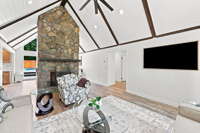 Building Photo - 4225 Twin Rivers Dr