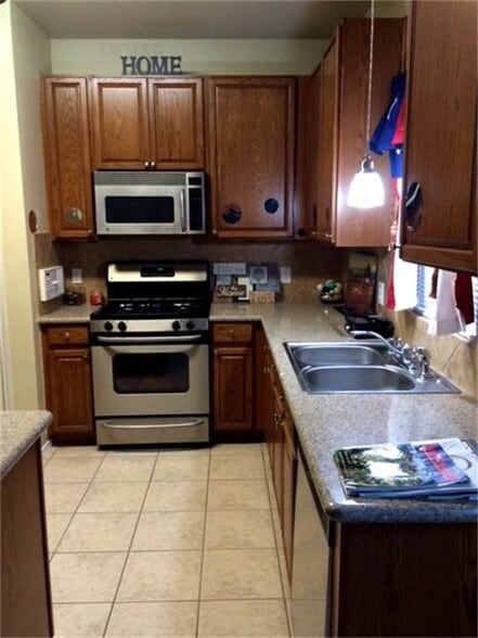 Cozy Kitchen with New Appliances - 2810 Legends Crest Drive