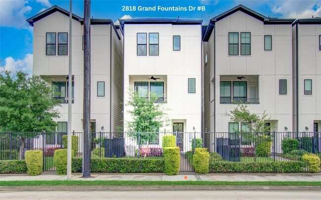 Building Photo - 2818 Grand Fountains Dr