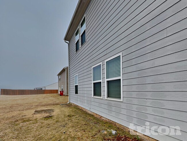 Building Photo - 2137 Hudson Dr