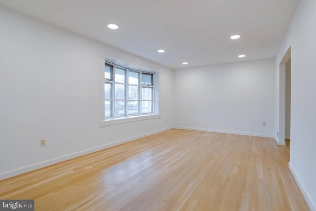 Building Photo - 8122 Truro Ct