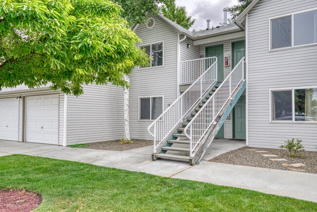 Building Photo - 1438 N Bluff Pl
