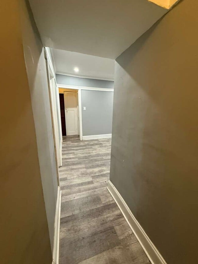 Building Photo - 1707 W Wallen Ave