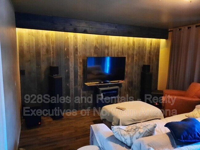Building Photo - 2304 N Talkington Dr
