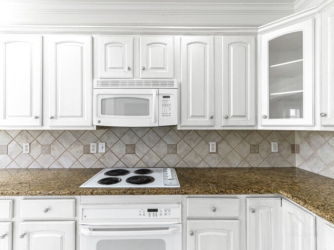 Building Photo - 5407 Lake Pl Dr