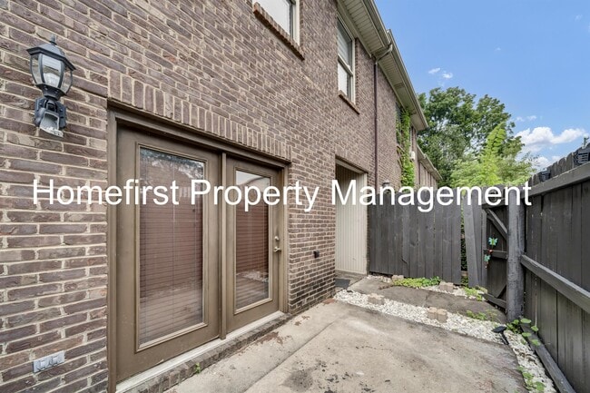 Building Photo - 317 Bainbridge Dr