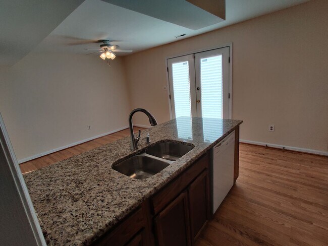 Building Photo - Newer 3 bedroom home