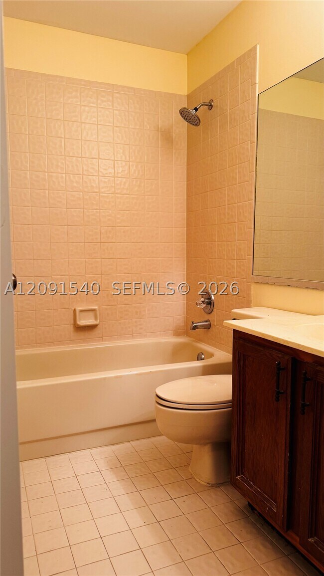 Building Photo - 2535 SW 22nd Ave