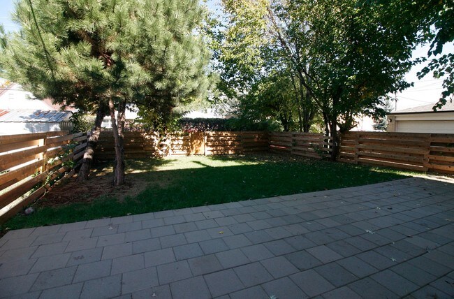 Building Photo - 3804 W Touhy Ave