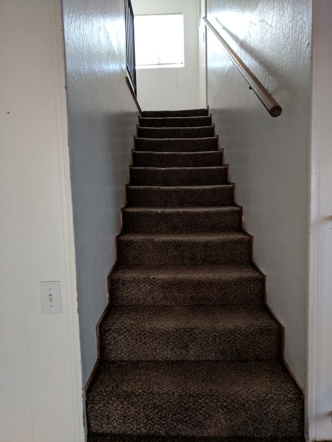 Building Photo - 2518 Knox Ave