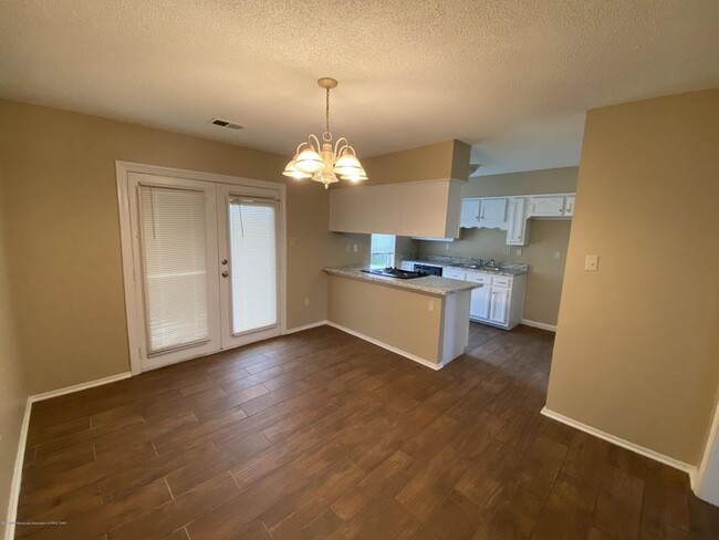 Building Photo - 4253 Brighton Dr