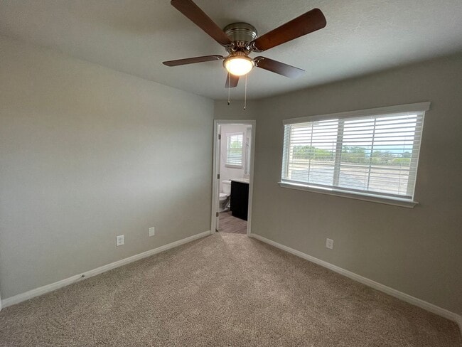 Building Photo - 3 Bedroom, 2.5 Bathroom, Two-story Duplex with a huge back yard in New Braunfels!