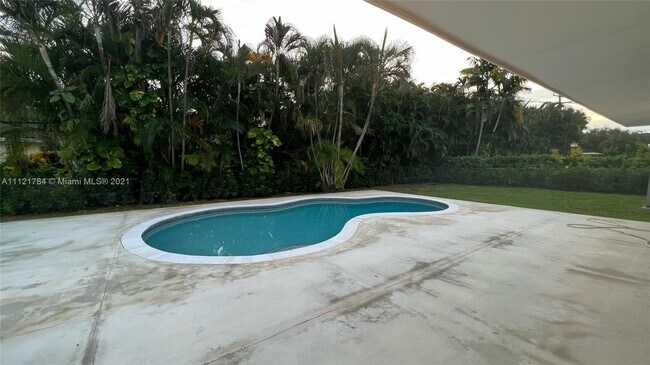 Building Photo - 1460 Campamento Ave