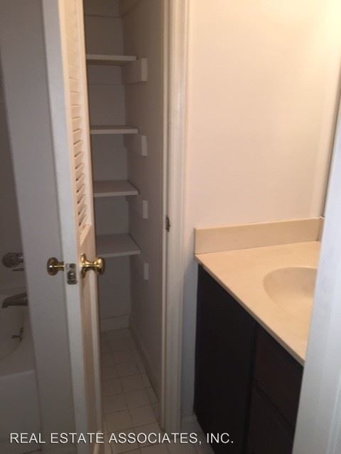 Building Photo - 2 br, 2.5 bath House - 3309 Coachman's Way