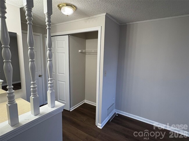 Building Photo - 9616 Vinca Cir