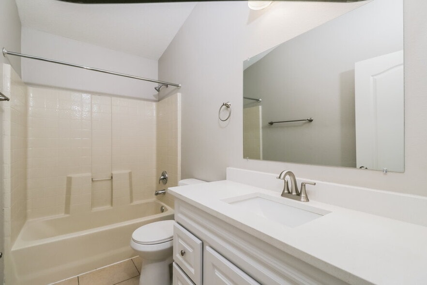 Building Photo - 10430 Blackmore Dr