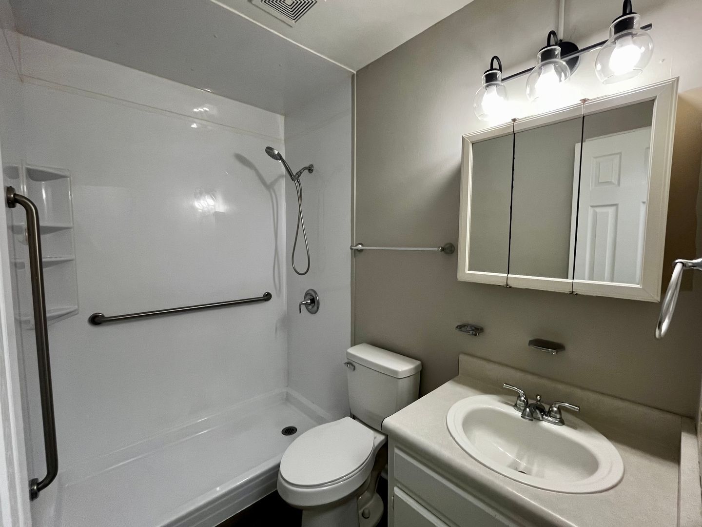 Building Photo - 812 Villa Park Ct
