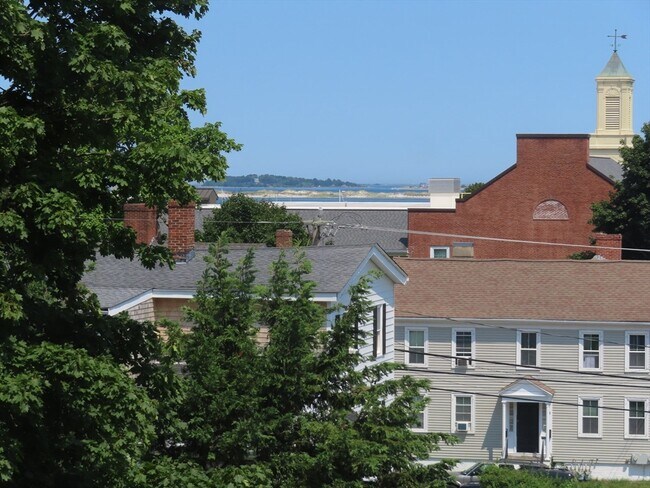 Building Photo - 60 Pleasant St