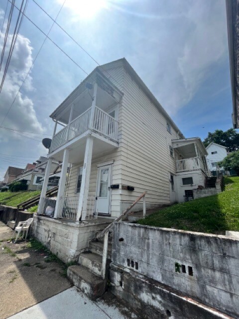 Building Photo - 133 Thompson Ave