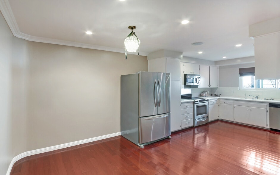 Building Photo - 1734 N Fuller Ave