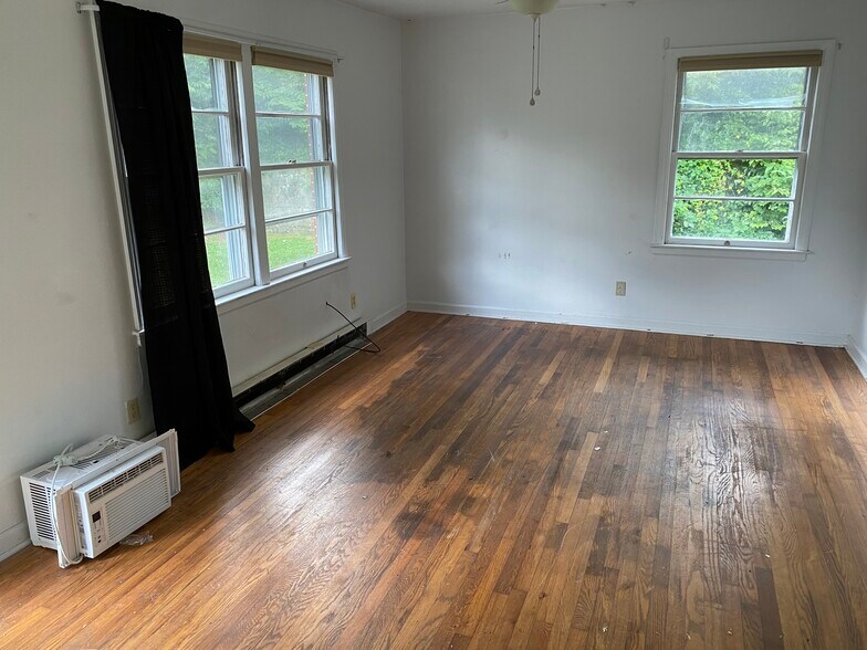 Building Photo - 114 Lucas Dr