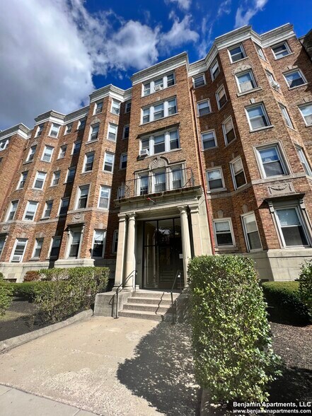 Building Photo - 231 Park Dr
