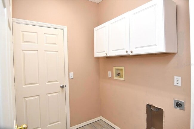 Building Photo - 27037 Palmbrook Ct