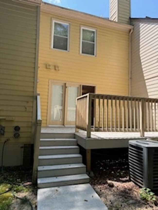 Building Photo - 3205 Coachman's Way