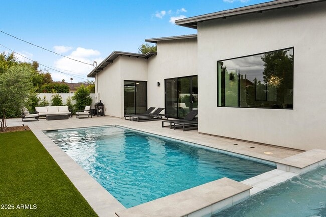 Building Photo - 4002 N 33rd Pl