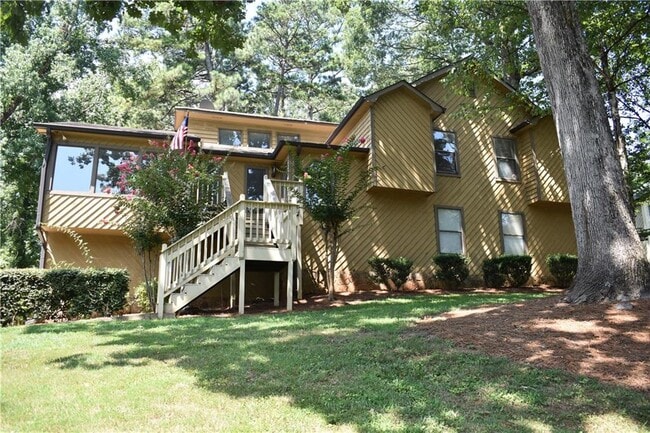 Primary Photo - 2811 Pine Cone Ln