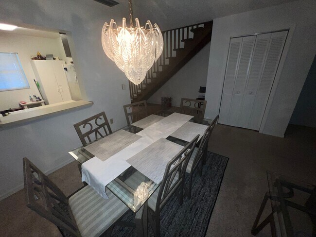 Building Photo - 2 Bedroom 2.5 Bath 2 Story Townhome AVAILA...