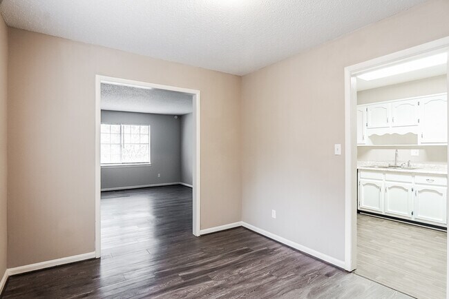 Building Photo - 9821 Westfield Ct