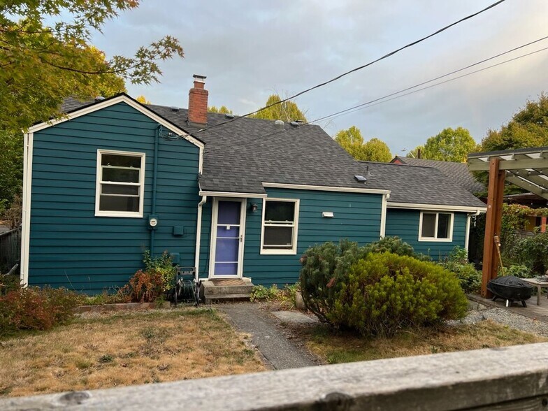 Building Photo - 8607 35th Ave SW