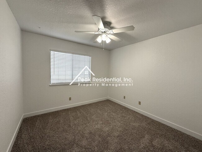 Building Photo - Wonderful Orangevale 4bd/2ba Home with 2 Car Garage!