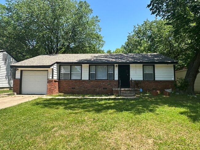 Primary Photo - 4647 N Main St
