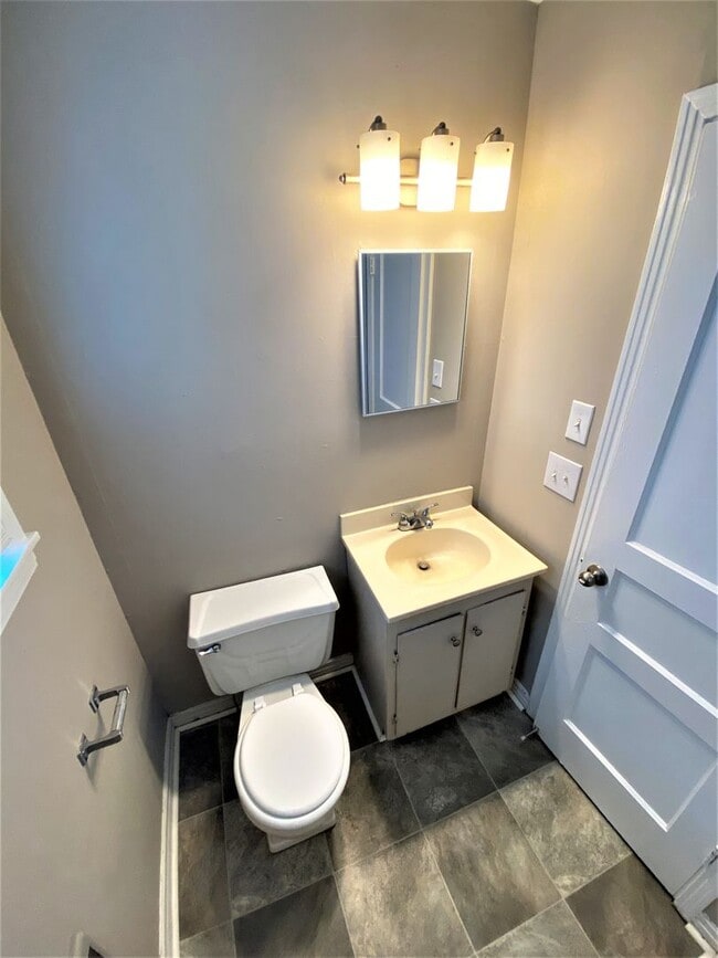 Building Photo - 982 Woody Hills Dr