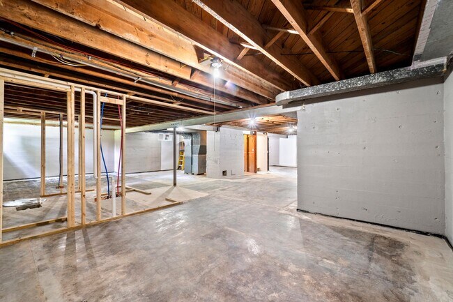 Building Photo - For Sale or Rent – Fully Renovated Stone R...