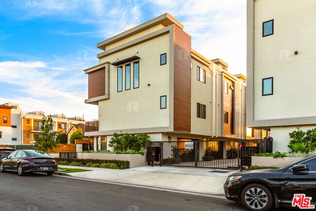 Building Photo - 1541 1/2 Hi Point St