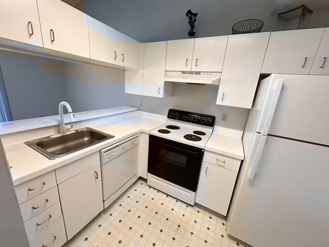Building Photo - 18206 Glenmoor Dr