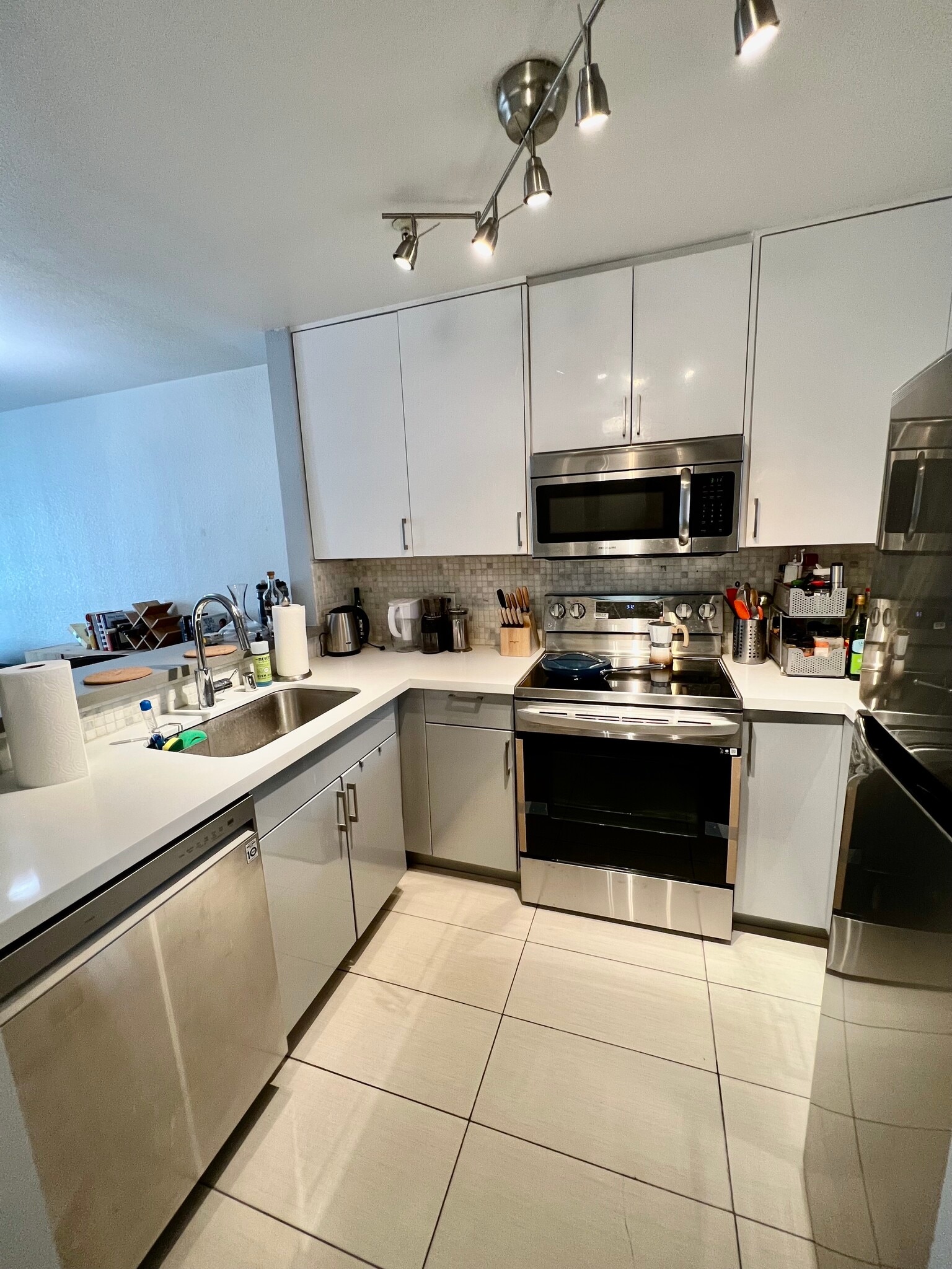 Quartz countertops - 763 Franklin St