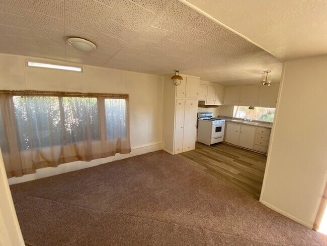 Building Photo - 2 BR Willow Beach with BOAT/RV Marina Membership available!